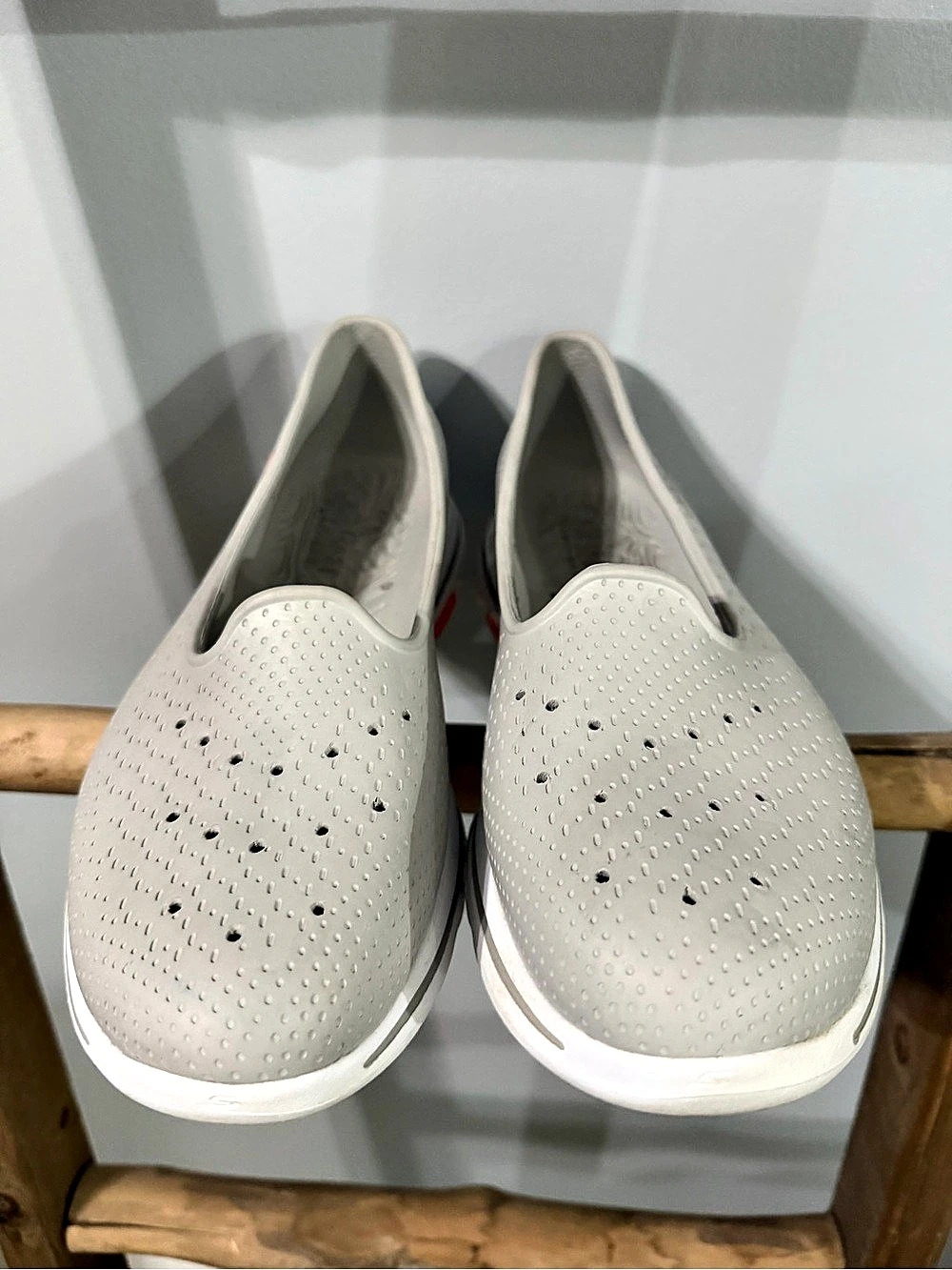 Skechers On-the-Go Ultra Go Slip-On Sneakers Gray & White US 10